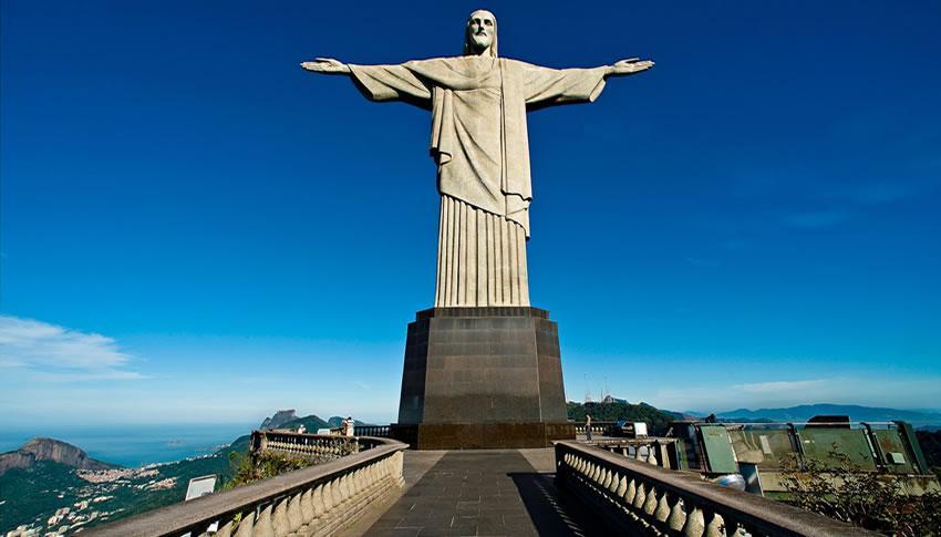 مجسمه مسیح از عجایب هفتگانه جهان - نارون اکوتور