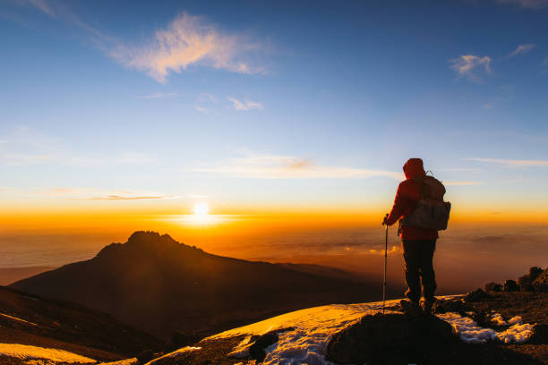 صعود آفتاب در قله کلیمانجارو - نارون اکوتور