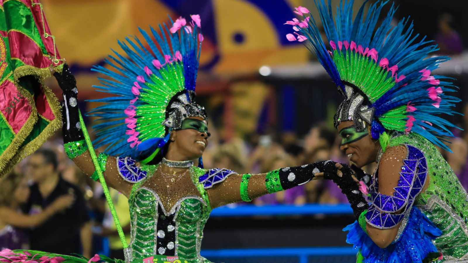 دو دختر برزیلی در اجرای رقص - نارون اکوتور