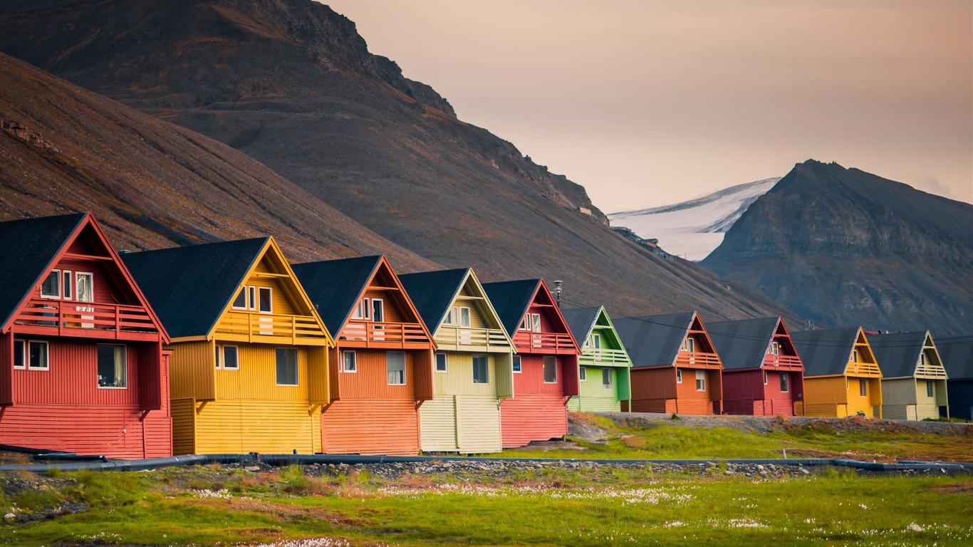 شهر Longyearbyen از جاذبه های گردشگری شمالگان
