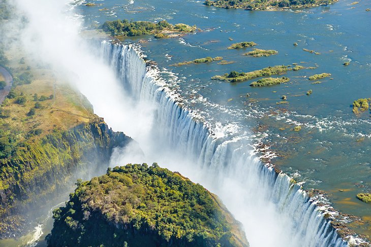 آبشار ویکتوریا از عجایب هفتگانه طبیعی جهان
