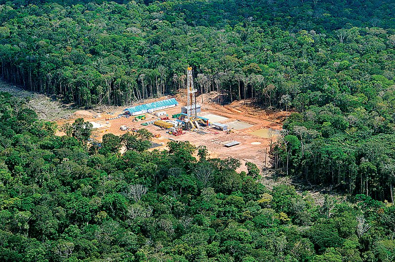 استخراج نفت در جنگل آمازون