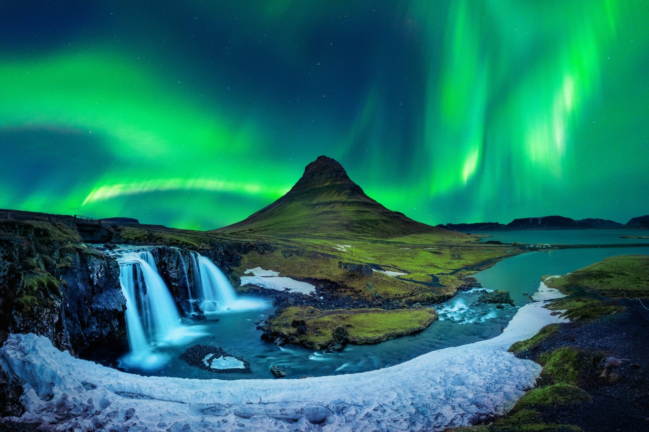 شفق قطبی از مهمترین جاذبه های گردشگری ایسلند