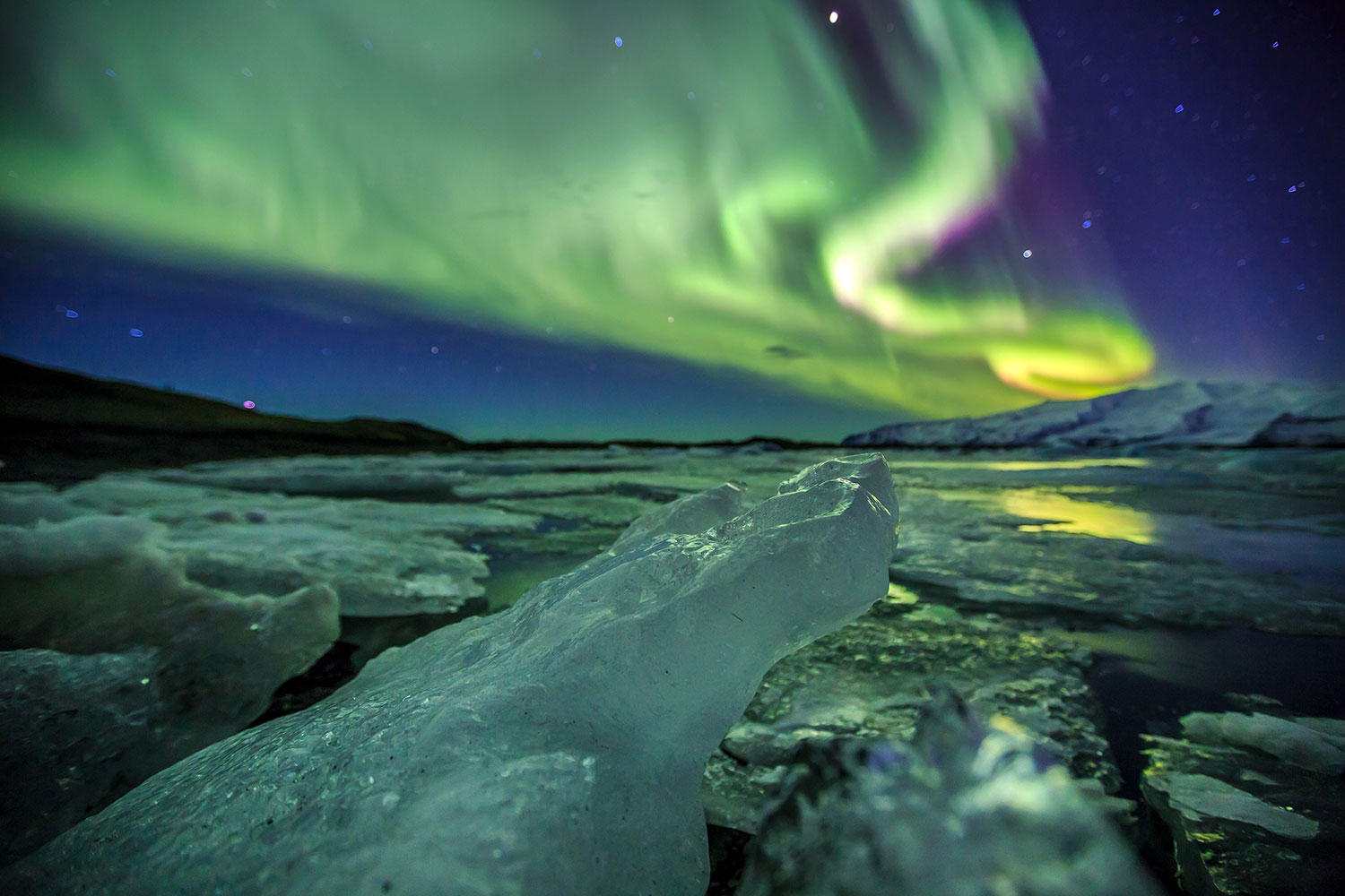تماشای شفق قطبی در ایسلند