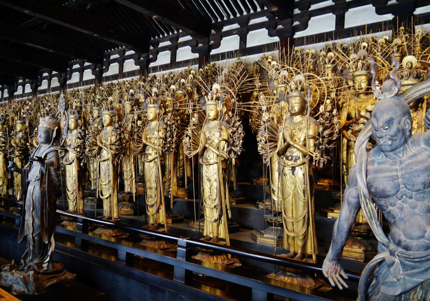 مجسمه های معبد سانجوسانگندو