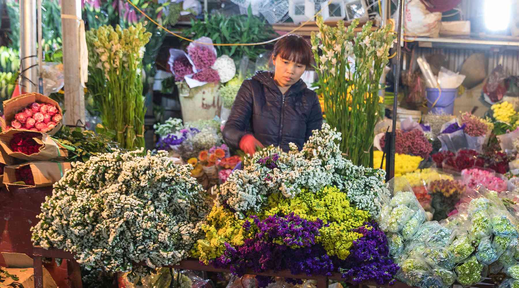 بازار کوانگ با برای خرید گل از ویتنام