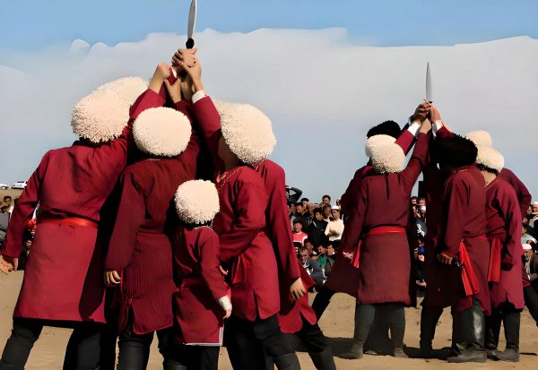 رقص خنجر در گلستان بین ترکمن ها