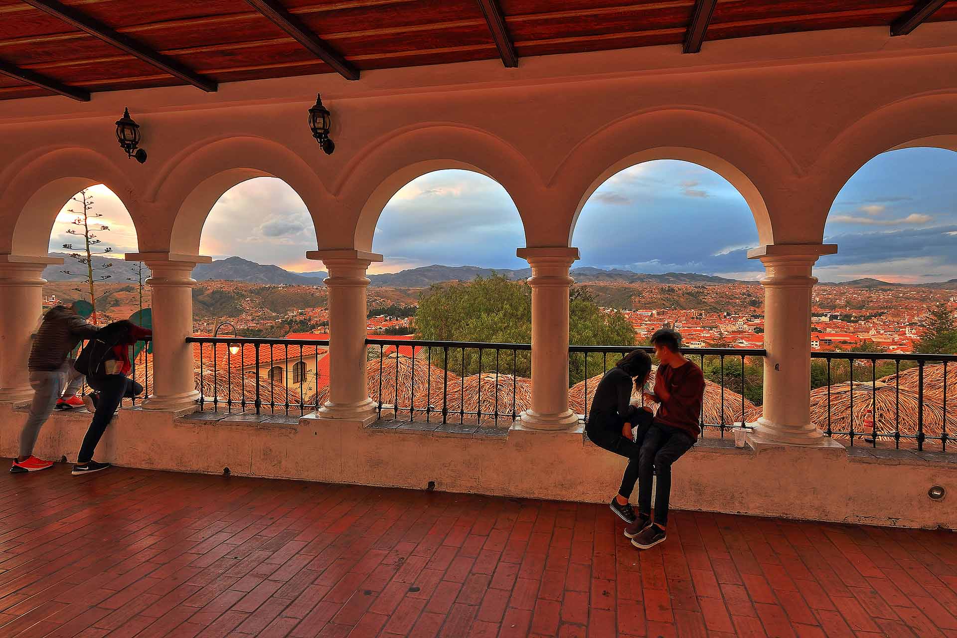 تماشای سوکره از بلندی‌های لا رکوئلتا