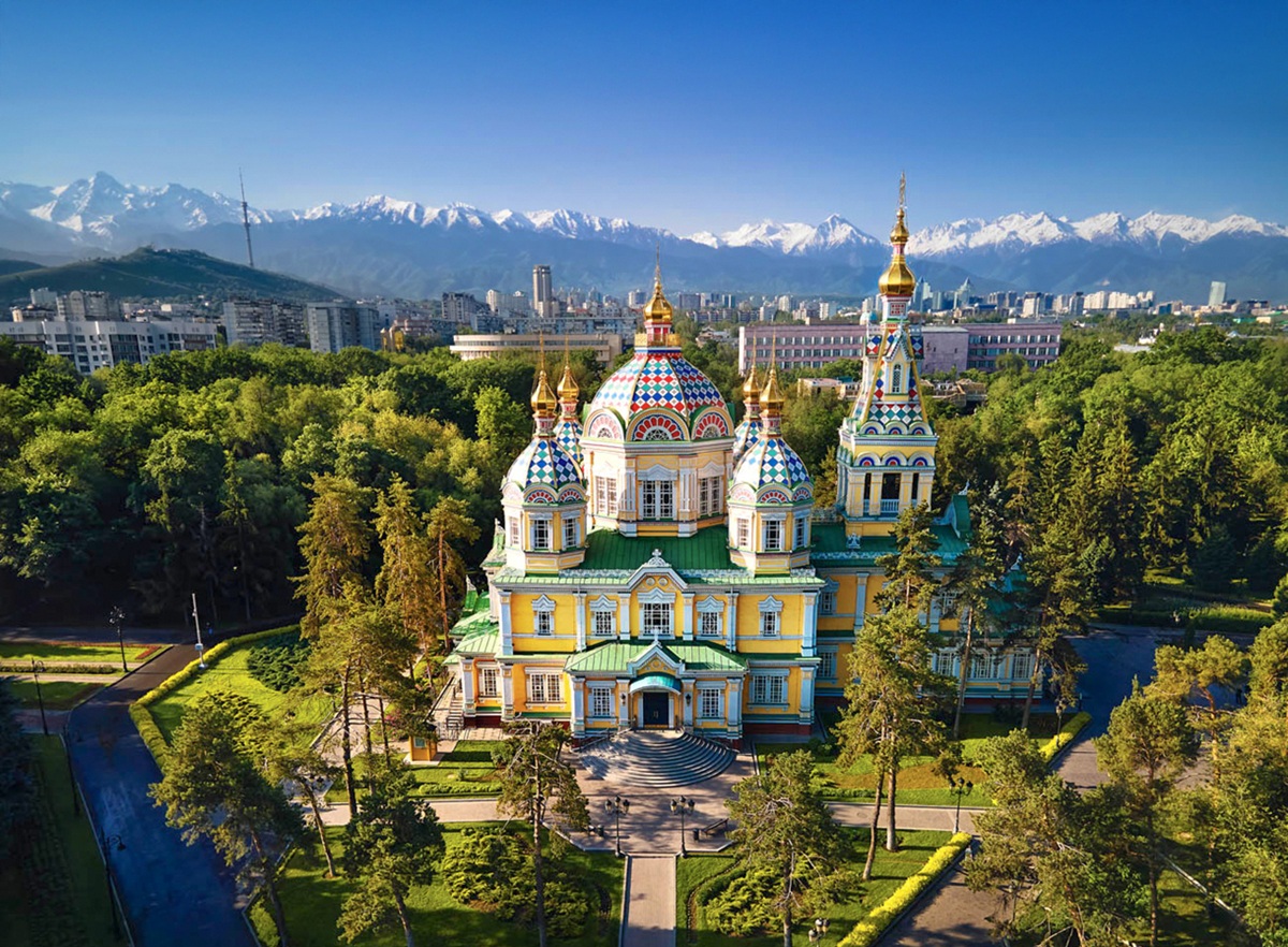 کلیسای رنگارنگ زِنکوف آلماتی