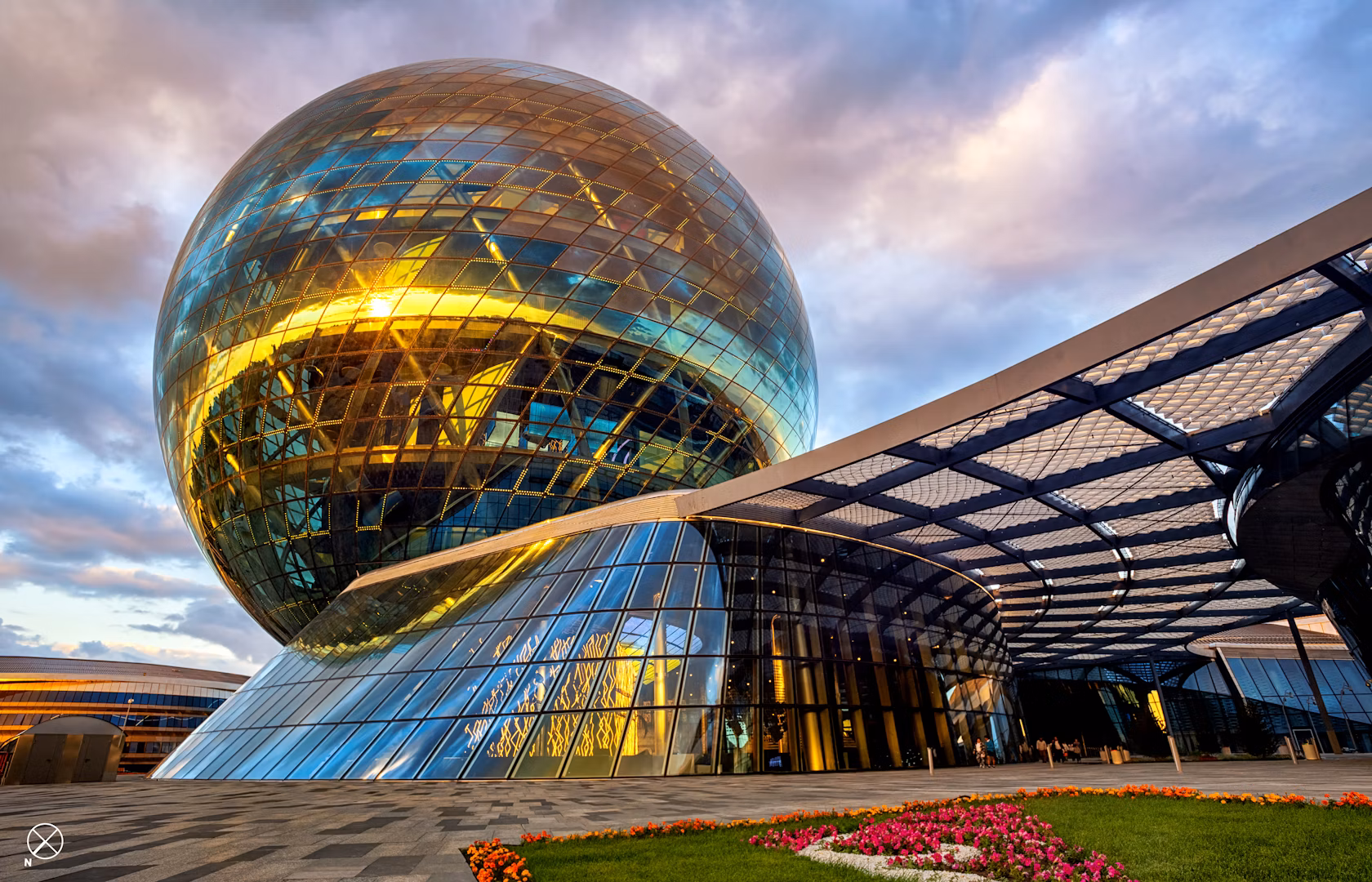 نور-عالم غرفه اکسپو قزاقستان