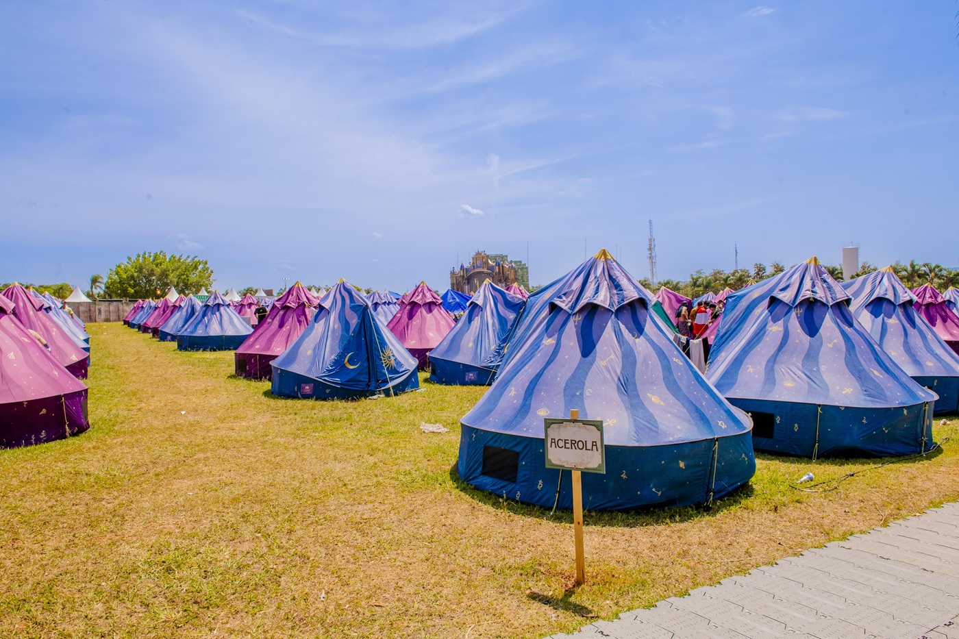 کمپینگ تومارولند