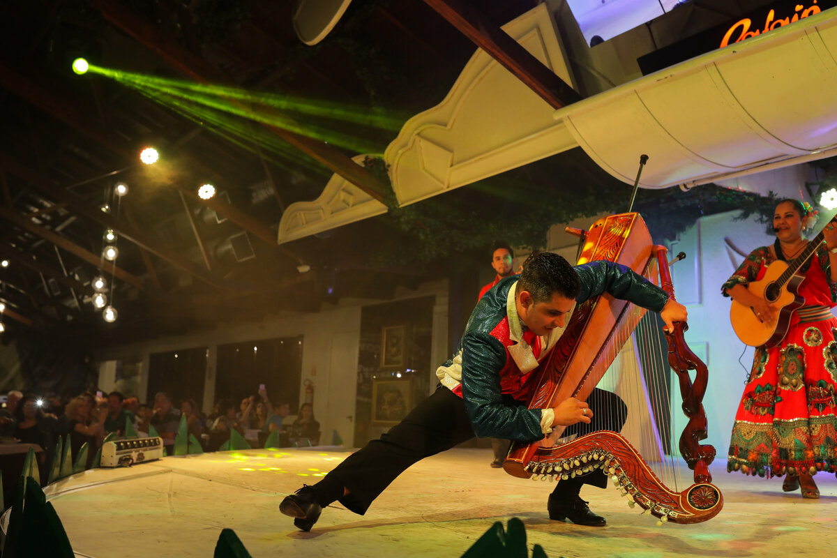 در رافائین شو، یکی از جذابترین مراسمهای رقص و موسیقی آمریکای جنوبی