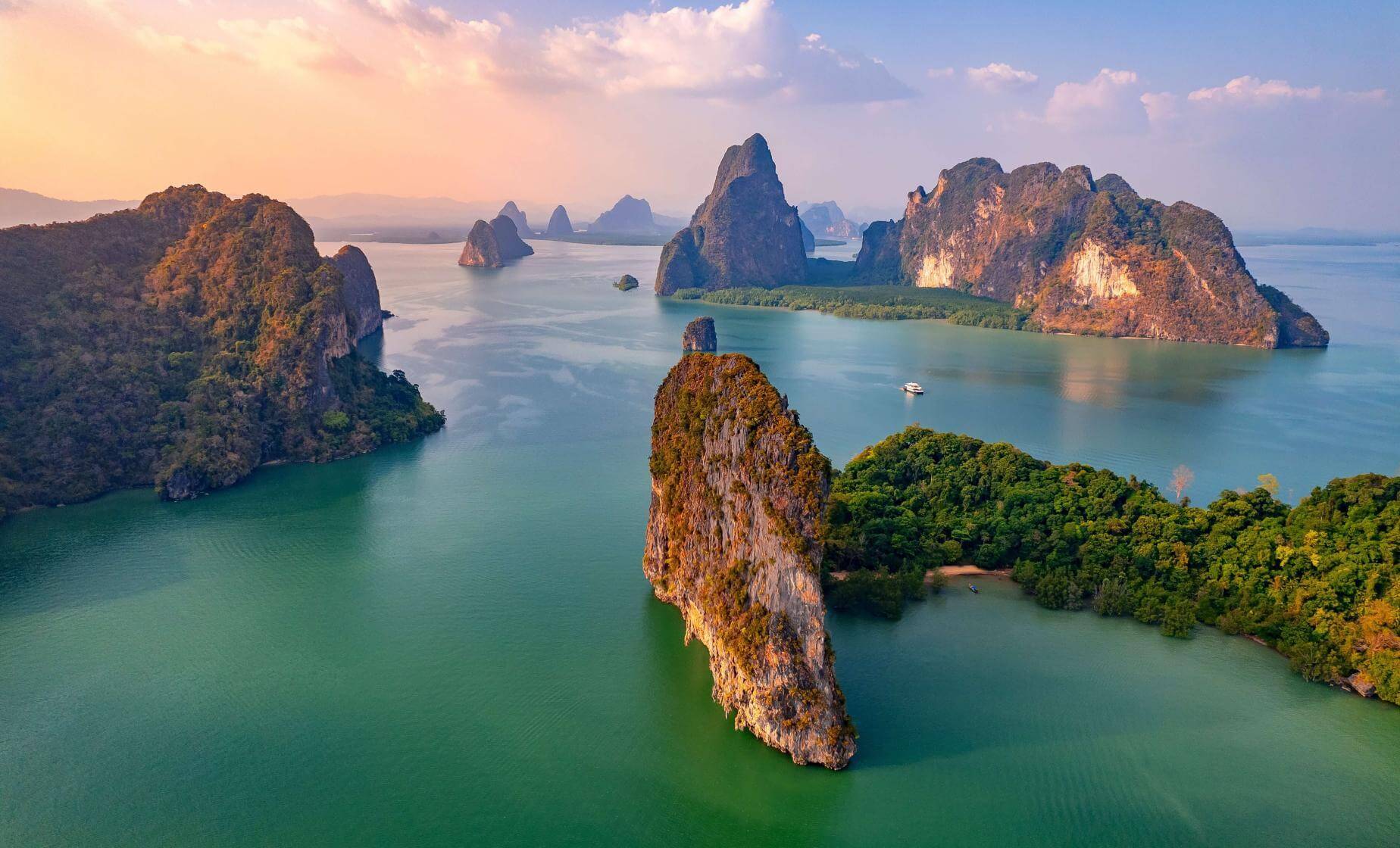 خلیج فانگ نگا در تور تایلند