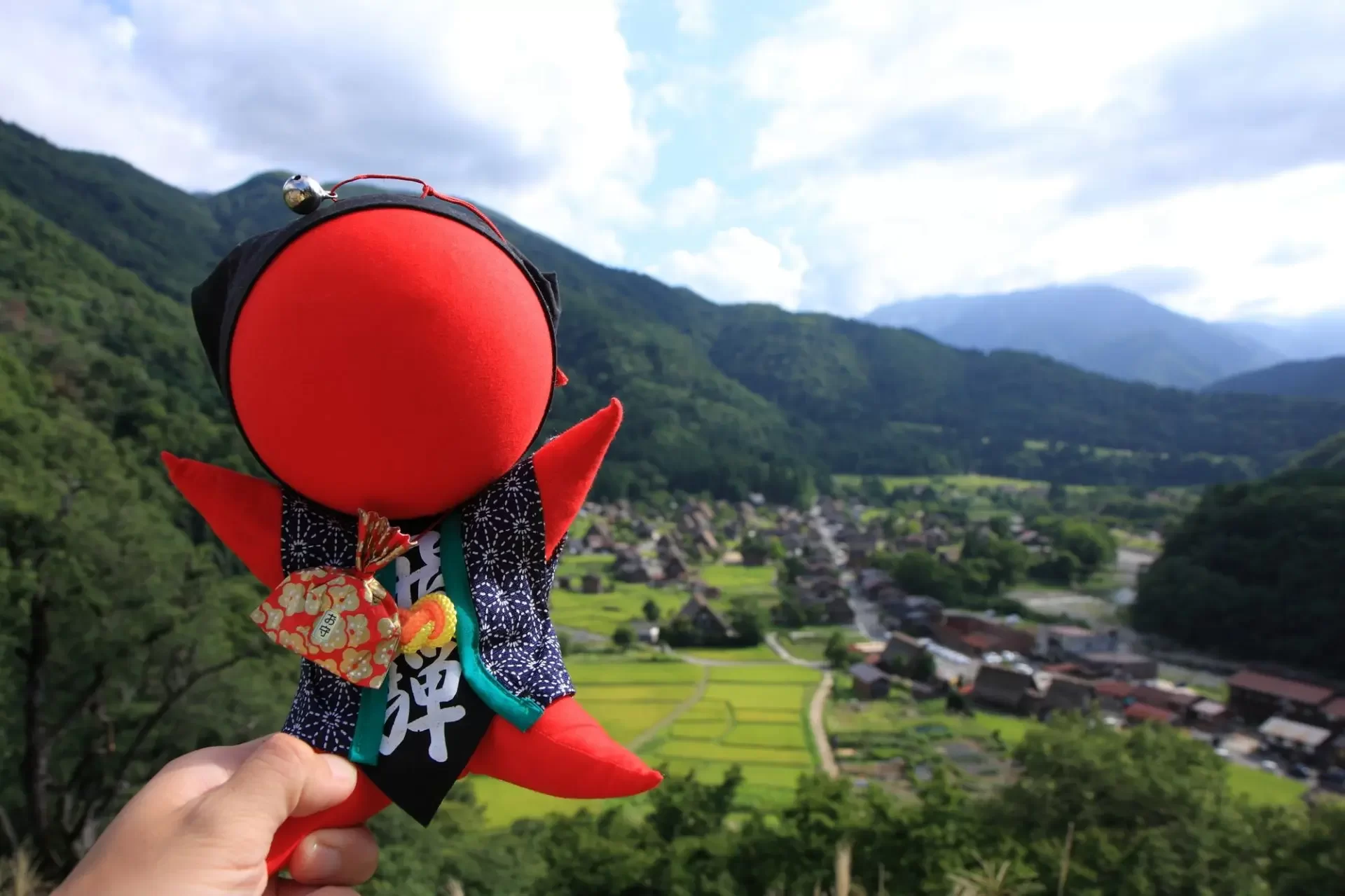 صنایع‌دستی محلی شیراکاواگو: عروسک ساروبوبو