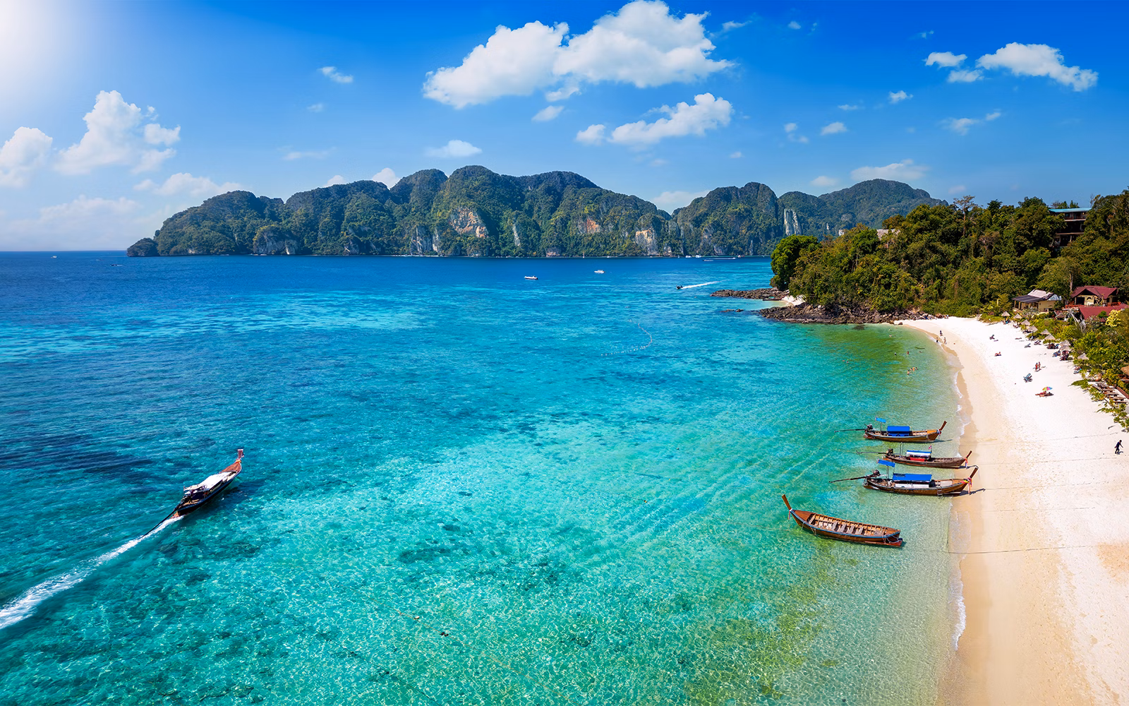 لانگ بیچ یکی از زیباترین سواحل جزایر فی فی