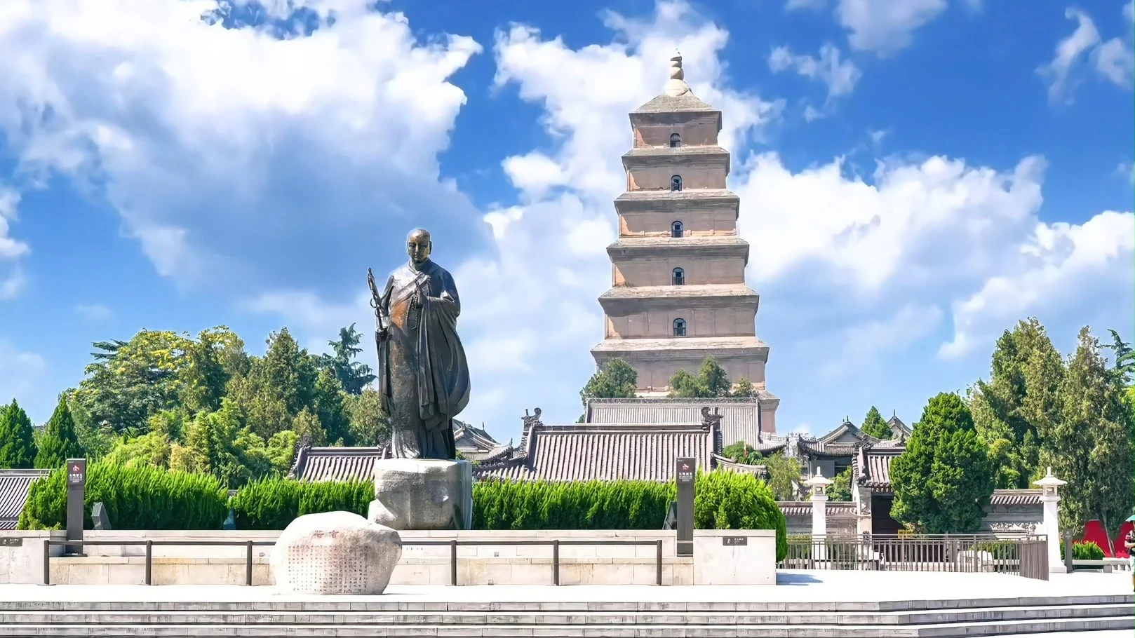 پاگودای غولپیکر غاز وحشی