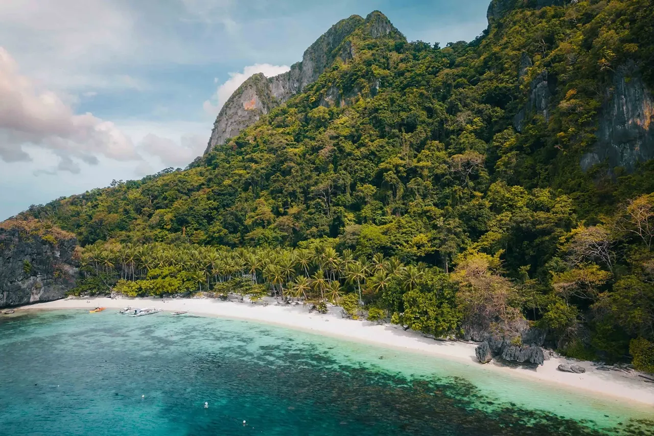 ساحل پاپایا، اِل نیدو