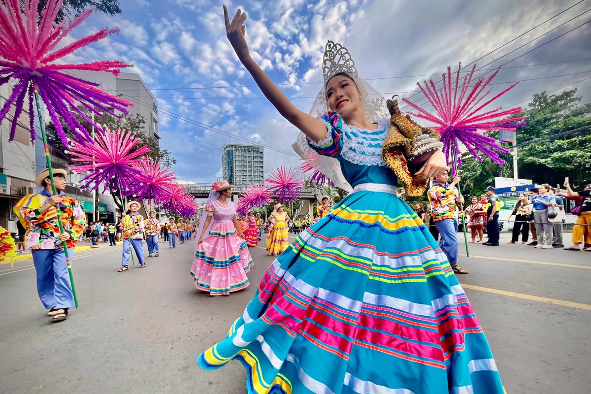 فرهنگ و مردم شهر مانیل