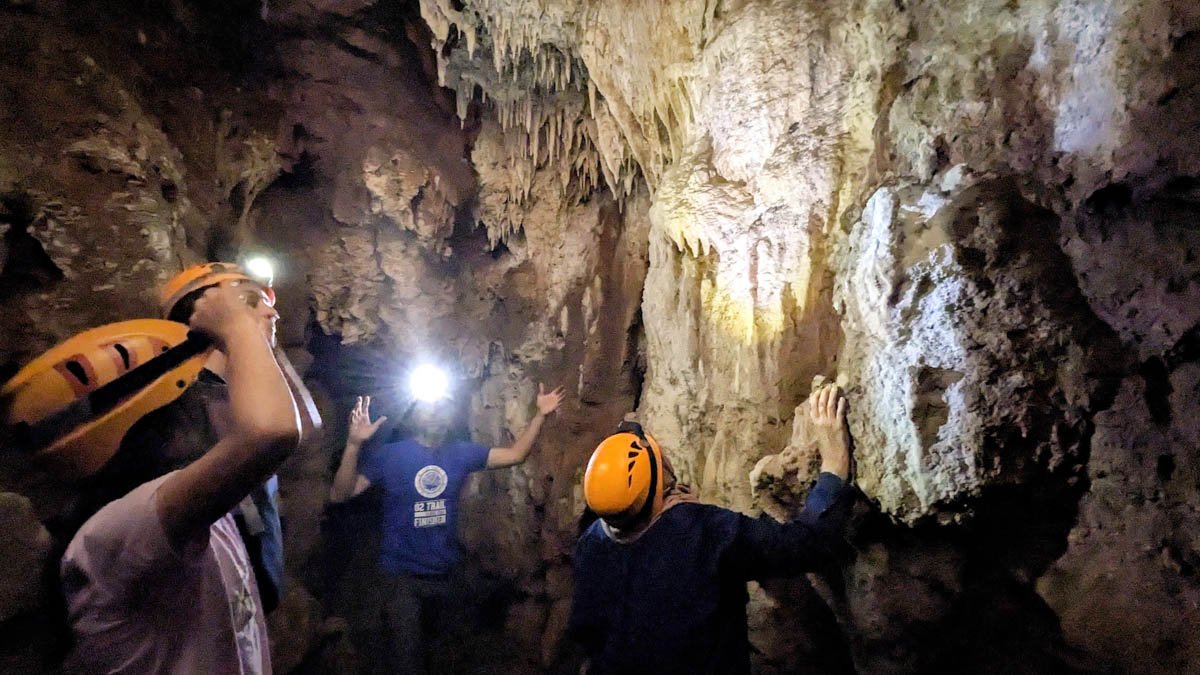 غارنوردی در غار عین ذهب