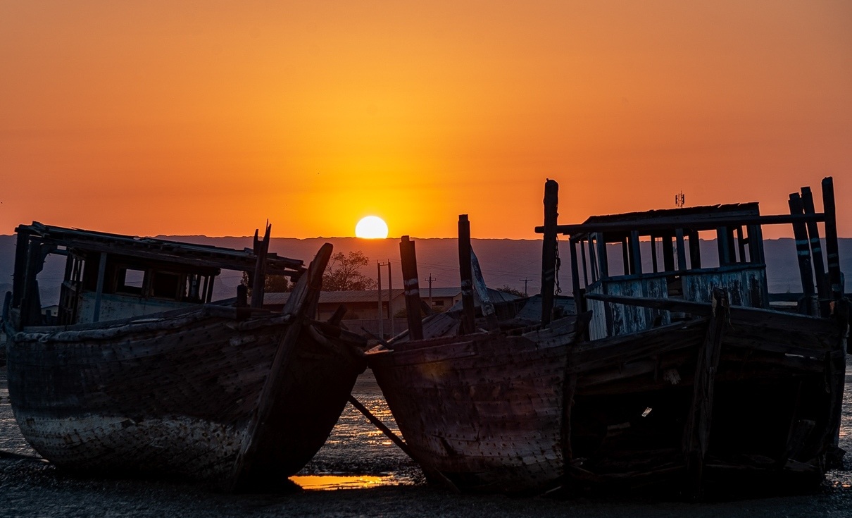 گورستان لنجها از جاذبه های تاریخی بوشهر