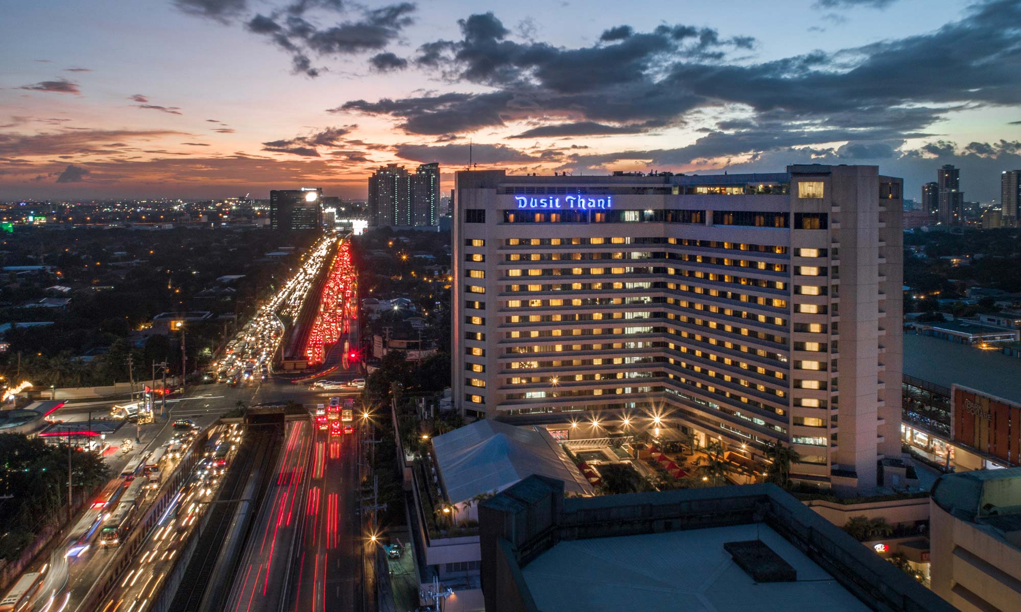 مانیل: Dusit Thani Manila