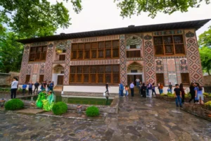 بازدید از کاخ خان شکی