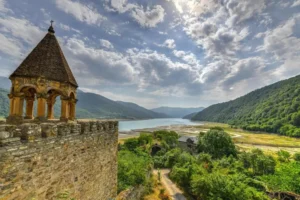 چشم انداز زیبای قلعه آنانوری