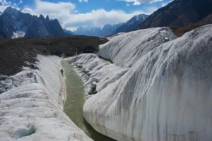 یخچال بالتورو در ترکینگ بیس کمپ K2 (2)
