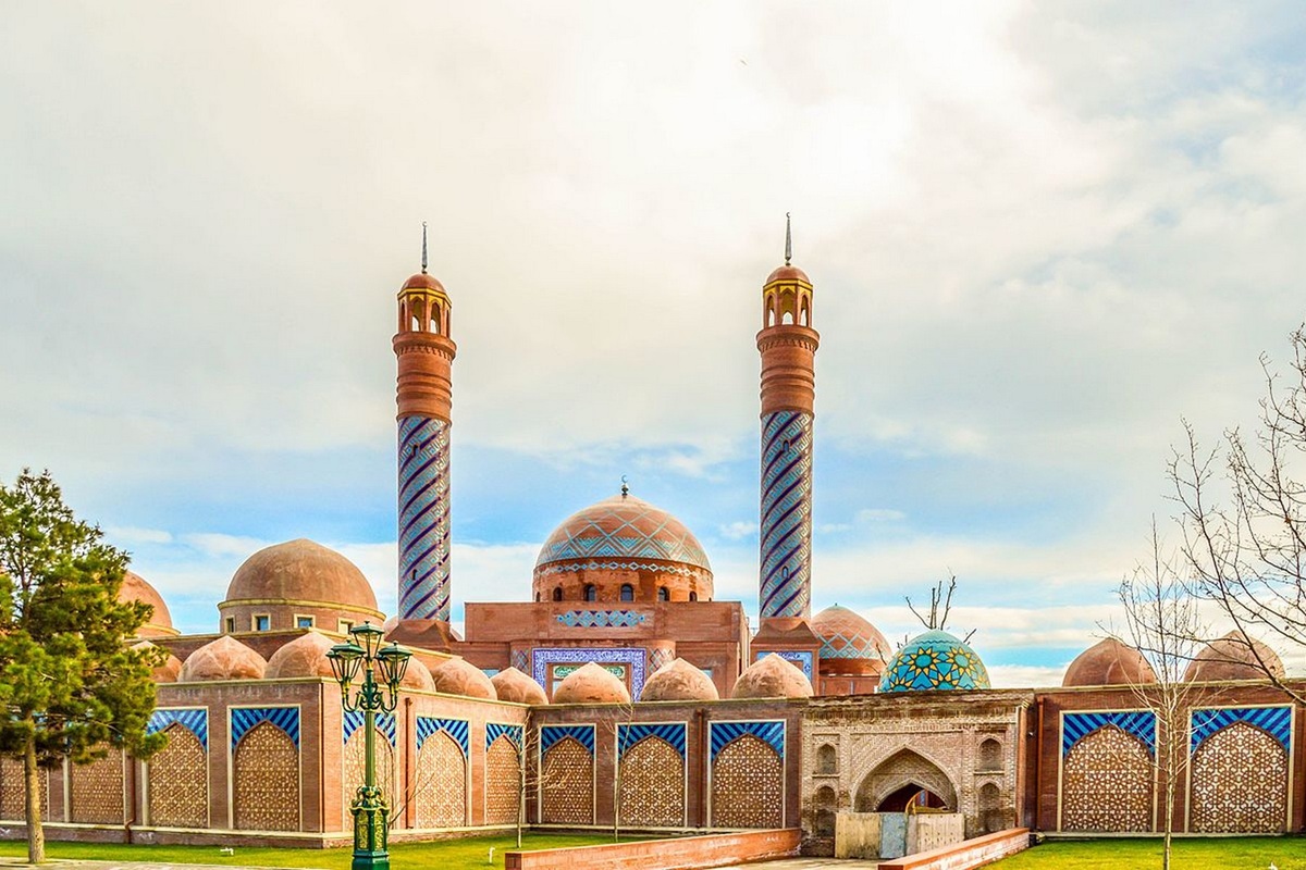 یادبود امامزاده در گنجه