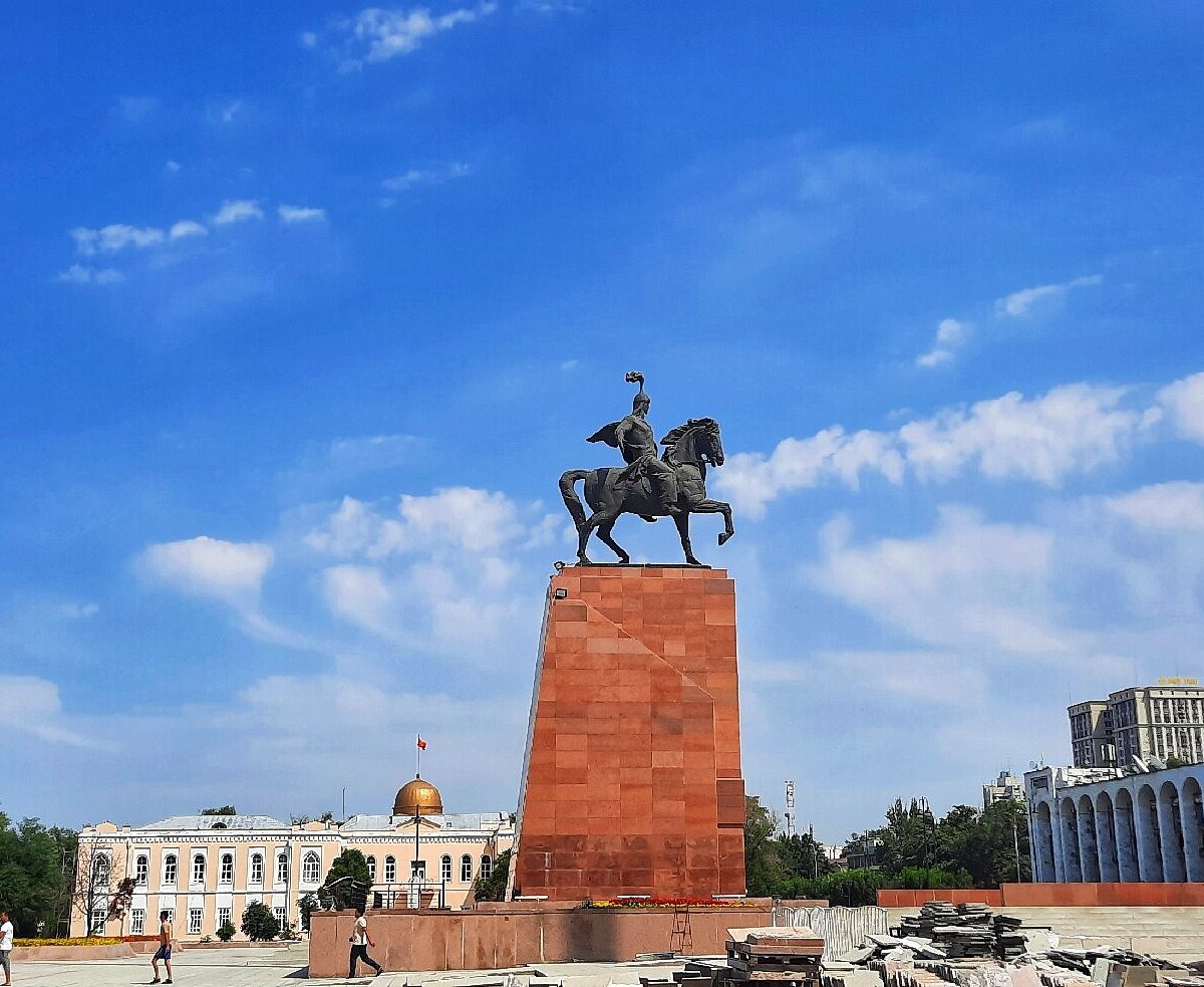 بناهای یادبود ماناس