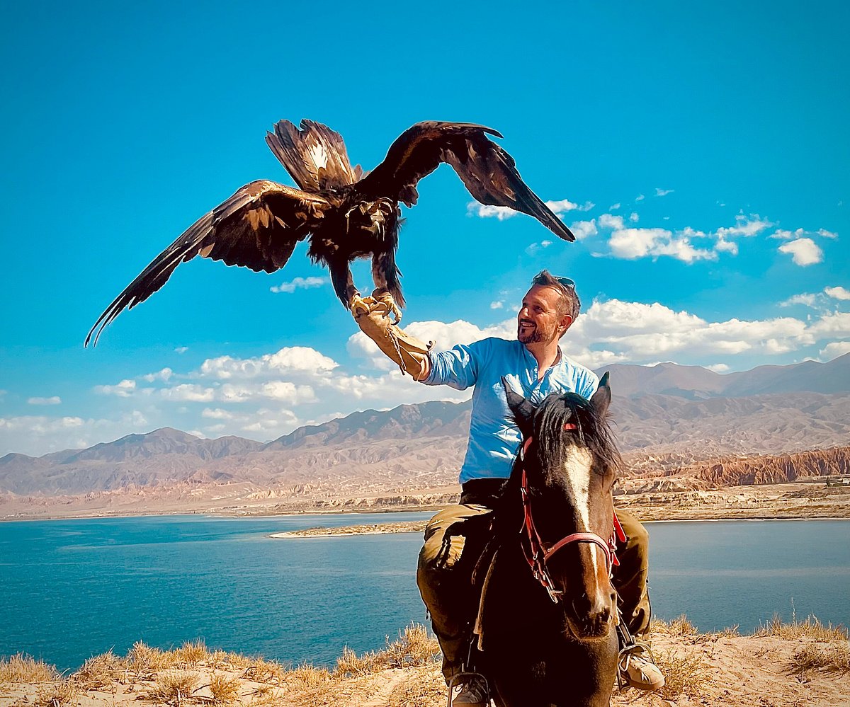 شکار با عقاب به‌عنوان جاذبه‌ی گردشگری قرقیزستان