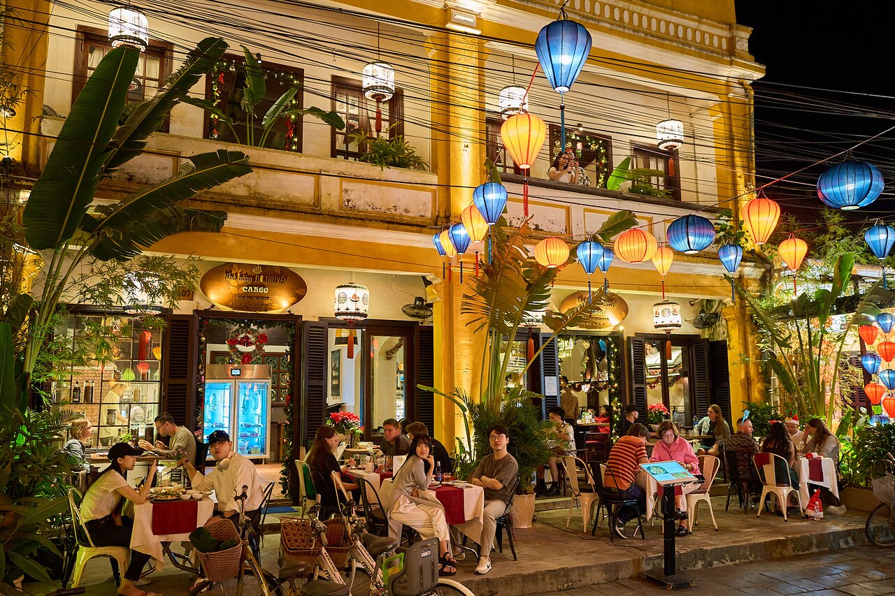 Cargo Club Café & Restaurant هوی آن