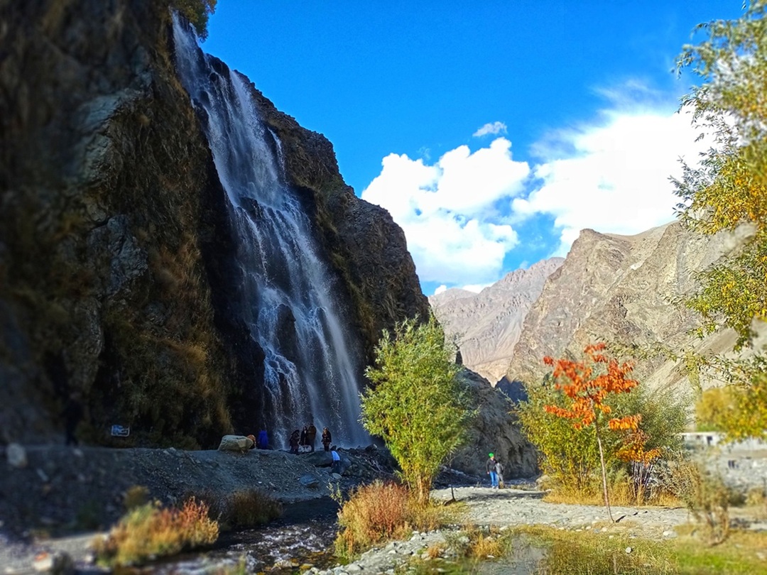 آبشار مانتوکا (Manthoka Waterfall)