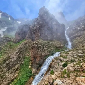 ترکینگ آبشار سیاه چشمان