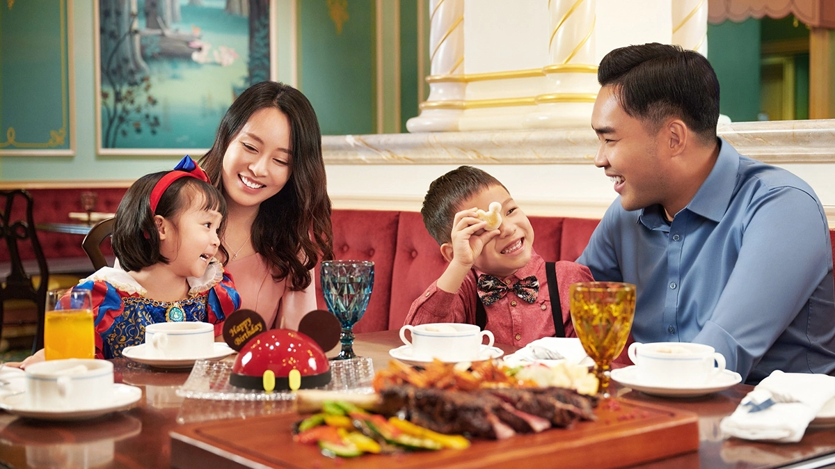 غذا خوری در دیزنی‌لند شانگهای